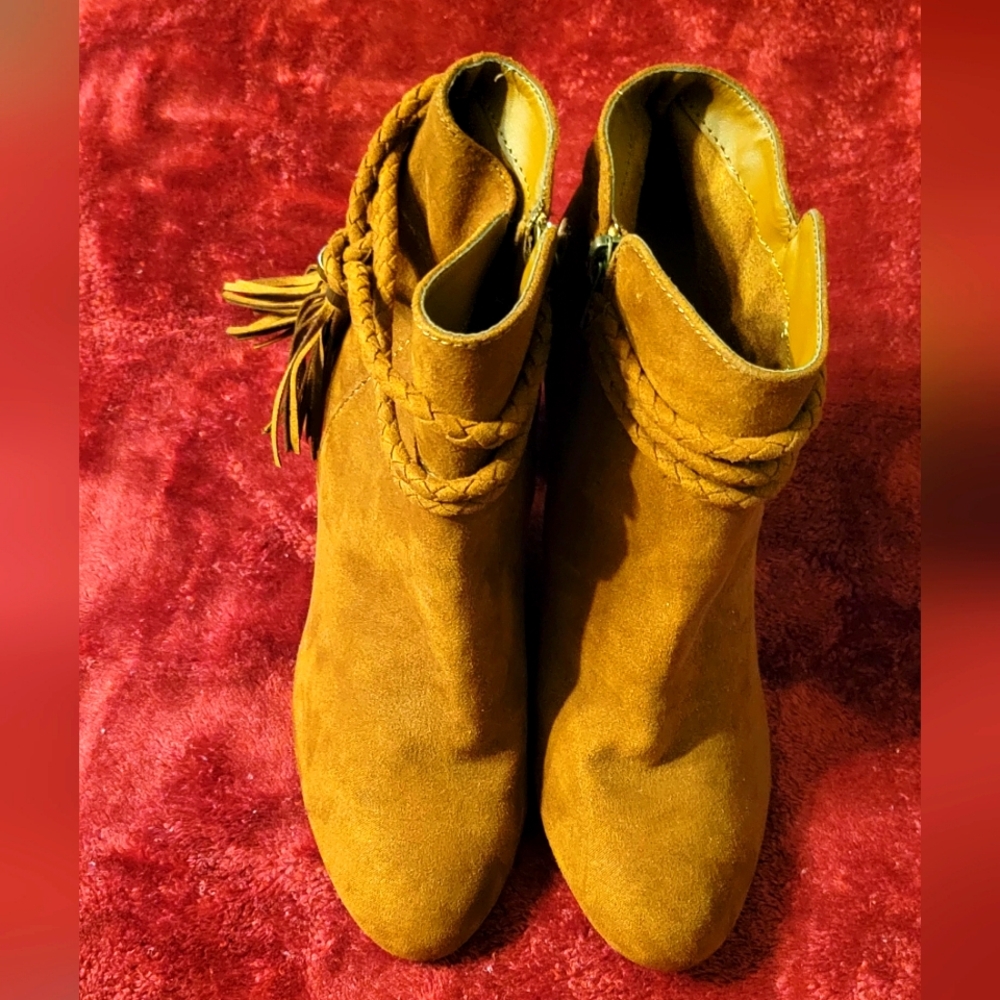 Women's BAMBOO Cognac Ankle Booties with 3 Strand Tassel, Size 10
